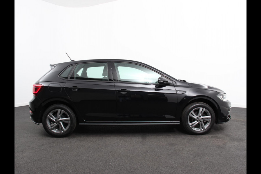 Volkswagen Polo 1.0 TSI R-Line Automaat Camera Digitale Cockpit Parkeer sensoren Adaptive Cruise control Climate Control Lichtmetalen velgen Stoelverwarming Navigatie Apple Carplay/Android Auto