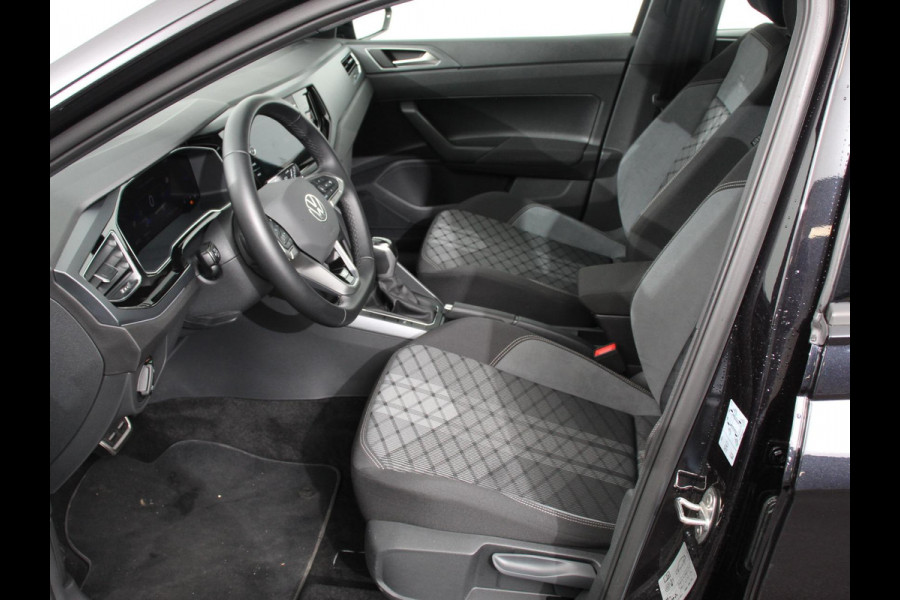 Volkswagen Polo 1.0 TSI R-Line Automaat Camera Digitale Cockpit Parkeer sensoren Adaptive Cruise control Climate Control Lichtmetalen velgen Stoelverwarming Navigatie Apple Carplay/Android Auto