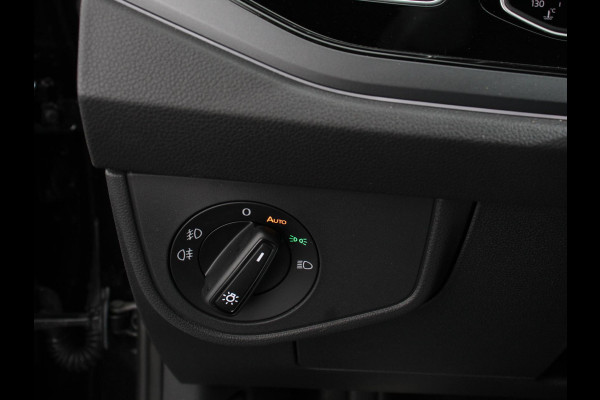 Volkswagen Polo 1.0 TSI R-Line Automaat Camera Digitale Cockpit Parkeer sensoren Adaptive Cruise control Climate Control Lichtmetalen velgen Stoelverwarming Navigatie Apple Carplay/Android Auto