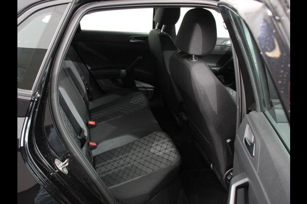 Volkswagen Polo 1.0 TSI R-Line Automaat Camera Digitale Cockpit Parkeer sensoren Adaptive Cruise control Climate Control Lichtmetalen velgen Stoelverwarming Navigatie Apple Carplay/Android Auto