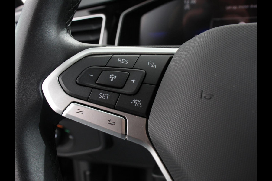 Volkswagen Polo 1.0 TSI R-Line Automaat Camera Digitale Cockpit Parkeer sensoren Adaptive Cruise control Climate Control Lichtmetalen velgen Stoelverwarming Navigatie Apple Carplay/Android Auto