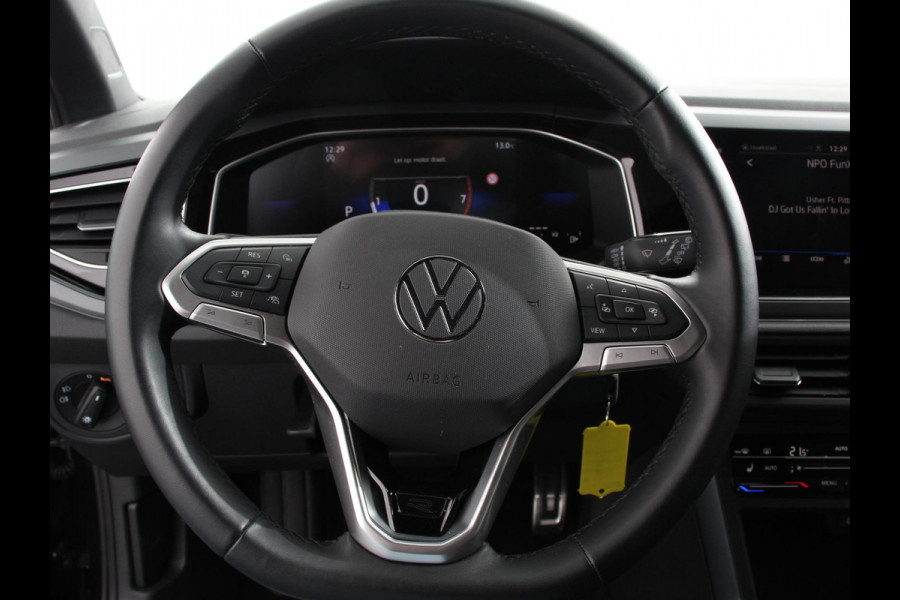 Volkswagen Polo 1.0 TSI R-Line Automaat Camera Digitale Cockpit Parkeer sensoren Adaptive Cruise control Climate Control Lichtmetalen velgen Stoelverwarming Navigatie Apple Carplay/Android Auto
