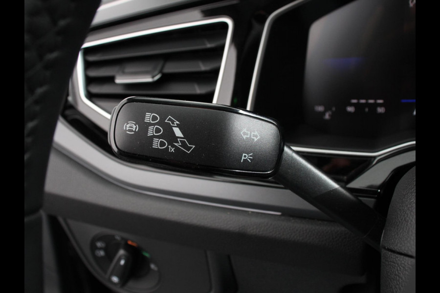 Volkswagen Polo 1.0 TSI R-Line Automaat Camera Digitale Cockpit Parkeer sensoren Adaptive Cruise control Climate Control Lichtmetalen velgen Stoelverwarming Navigatie Apple Carplay/Android Auto