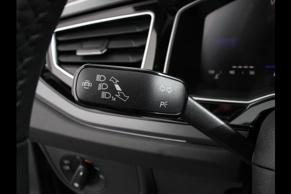 Volkswagen Polo 1.0 TSI R-Line Automaat Camera Digitale Cockpit Parkeer sensoren Adaptive Cruise control Climate Control Lichtmetalen velgen Stoelverwarming Navigatie Apple Carplay/Android Auto