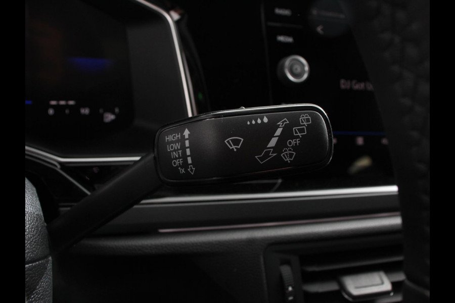 Volkswagen Polo 1.0 TSI R-Line Automaat Camera Digitale Cockpit Parkeer sensoren Adaptive Cruise control Climate Control Lichtmetalen velgen Stoelverwarming Navigatie Apple Carplay/Android Auto