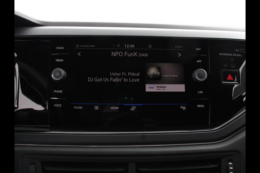 Volkswagen Polo 1.0 TSI R-Line Automaat Camera Digitale Cockpit Parkeer sensoren Adaptive Cruise control Climate Control Lichtmetalen velgen Stoelverwarming Navigatie Apple Carplay/Android Auto