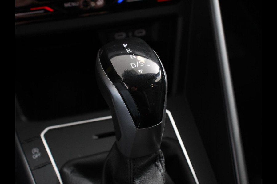 Volkswagen Polo 1.0 TSI R-Line Automaat Camera Digitale Cockpit Parkeer sensoren Adaptive Cruise control Climate Control Lichtmetalen velgen Stoelverwarming Navigatie Apple Carplay/Android Auto
