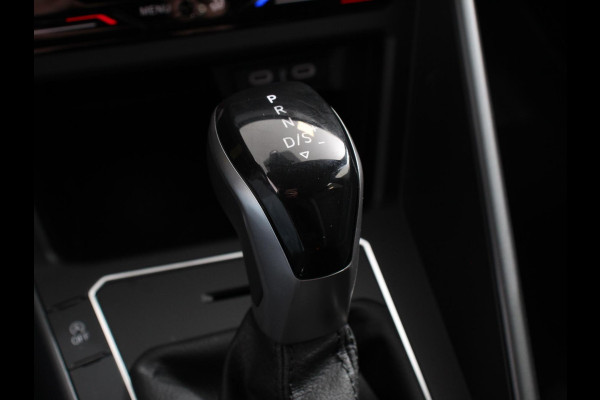 Volkswagen Polo 1.0 TSI R-Line Automaat Camera Digitale Cockpit Parkeer sensoren Adaptive Cruise control Climate Control Lichtmetalen velgen Stoelverwarming Navigatie Apple Carplay/Android Auto