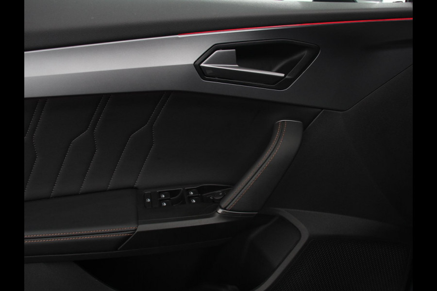 CUPRA Formentor 1.5 TSI High Automaat Apple carplay / Android Auto Keyless Entry Keyless Start Adaptive Cruise Control Stoelverwarming Stuurverwarming Half Leder