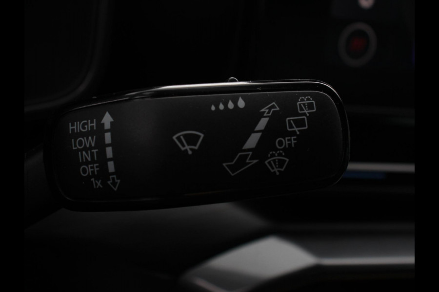 CUPRA Formentor 1.5 TSI High Automaat Apple carplay / Android Auto Keyless Entry Keyless Start Adaptive Cruise Control Stoelverwarming Stuurverwarming Half Leder