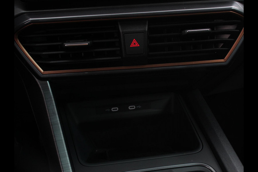 CUPRA Formentor 1.5 TSI High Automaat Apple carplay / Android Auto Keyless Entry Keyless Start Adaptive Cruise Control Stoelverwarming Stuurverwarming Half Leder