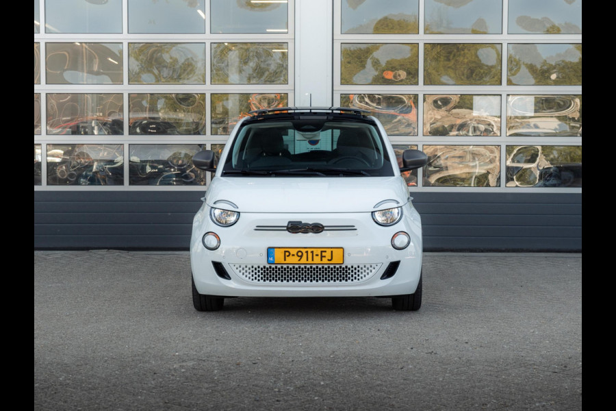 Fiat 500E Icon 42 kWh l SOH 92,8% | Clima | Cruise | Camera | 17" | Priv. Glass | Schuif/Kanteldak | Winter Pack | BSM | Apple Carplay
