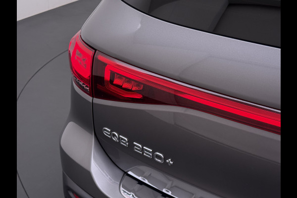 Mercedes-Benz EQB 250+ 7 Persoons SOH 99% 74kWh Camera Apple Carplay Android Auto Navi Ecc Cruise Control Business Edition Elek.Achterklep Stoelverwarming Privacy Glas Lmv Led Isofix DAB Advanced pakket Rijstrooksensor 1e Eigenaar Dealeronderhouden Origineel Nederlandse Auto