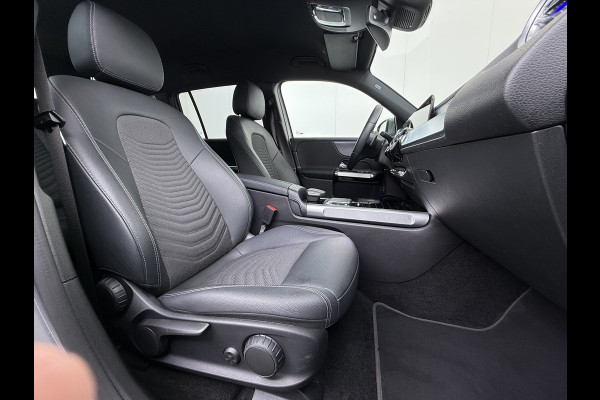 Mercedes-Benz EQB 250+ 7 Persoons SOH 99% 74kWh Camera Apple Carplay Android Auto Navi Ecc Cruise Control Business Edition Elek.Achterklep Stoelverwarming Privacy Glas Lmv Led Isofix DAB Advanced pakket Rijstrooksensor 1e Eigenaar Dealeronderhouden Origineel Nederlandse Auto