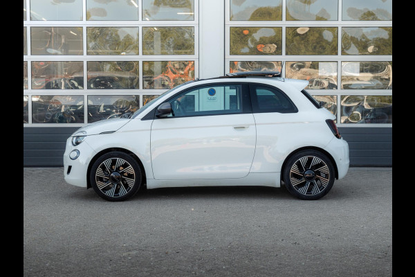 Fiat 500E Icon 42 kWh l SOH 92,8% | Clima | Cruise | Camera | 17" | Priv. Glass | Schuif/Kanteldak | Winter Pack | BSM | Apple Carplay