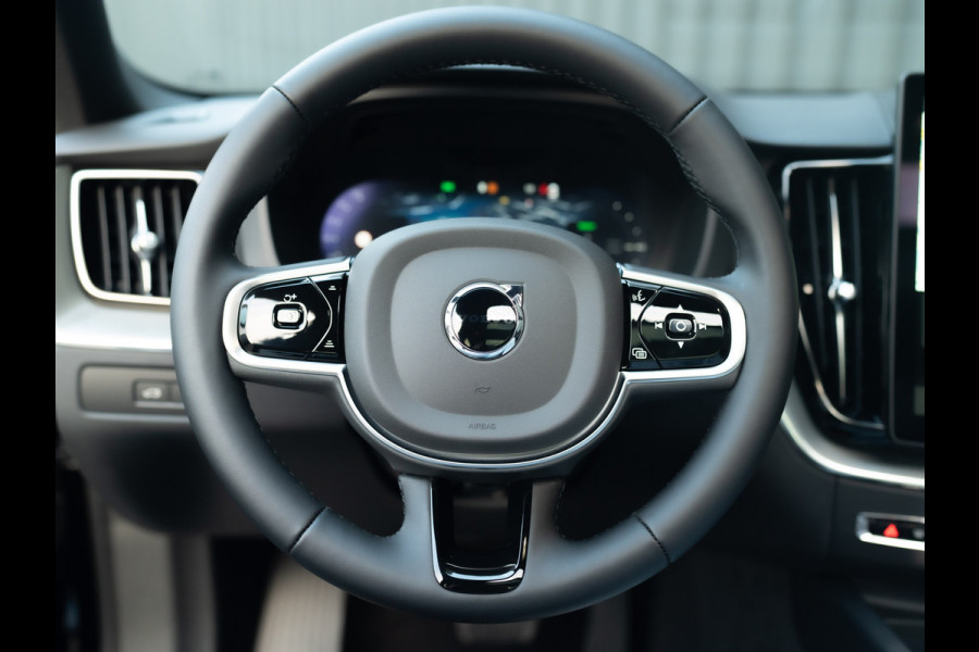 Volvo XC60 2.0 T6 Plug-in hybrid AWD Plus Black Edition | Harman/ Kardon | 360 Camera | Blind Spot | Panodak | Trekhaak wegkl. | Prijs Rijklaar!!
