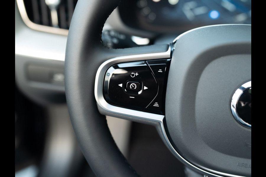 Volvo XC60 2.0 T6 Plug-in hybrid AWD Plus Black Edition | Harman/ Kardon | 360 Camera | Blind Spot | Panodak | Trekhaak wegkl. | Prijs Rijklaar!!