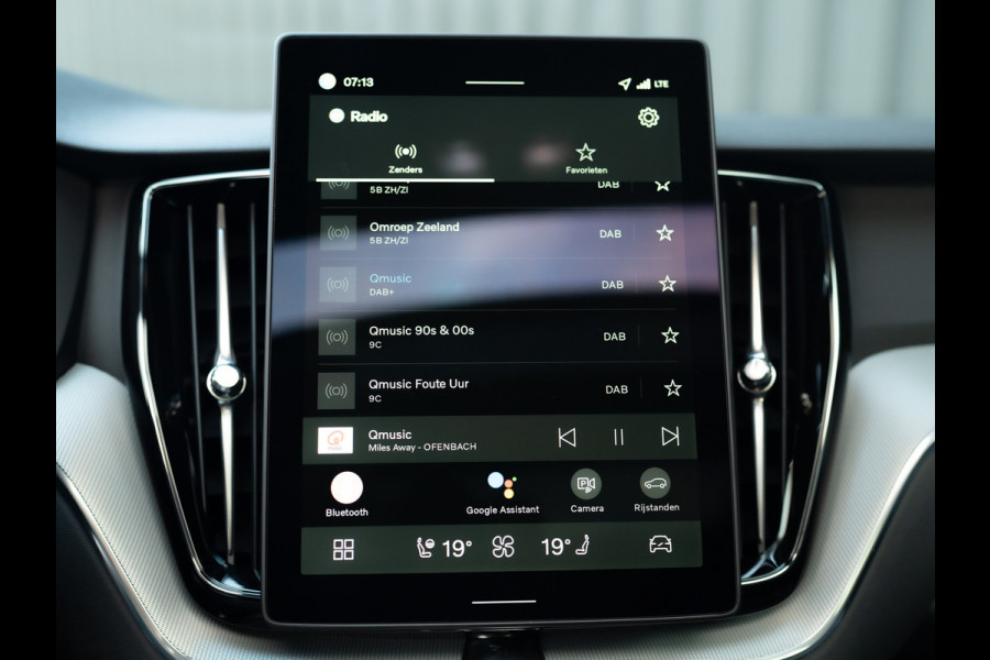 Volvo XC60 2.0 T6 Plug-in hybrid AWD Plus Black Edition | Harman/ Kardon | 360 Camera | Blind Spot | Panodak | Trekhaak wegkl. | Prijs Rijklaar!!