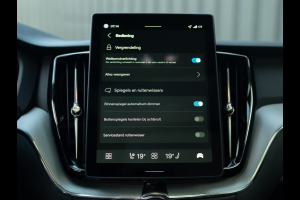 Volvo XC60 2.0 T6 Plug-in hybrid AWD Plus Black Edition | Harman/ Kardon | 360 Camera | Blind Spot | Panodak | Trekhaak wegkl. | Prijs Rijklaar!!
