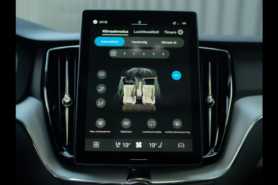 Volvo XC60 2.0 T6 Plug-in hybrid AWD Plus Black Edition | Harman/ Kardon | 360 Camera | Blind Spot | Panodak | Trekhaak wegkl. | Prijs Rijklaar!!