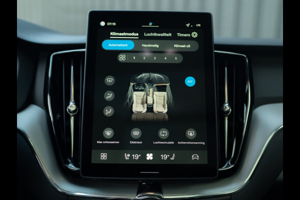 Volvo XC60 2.0 T6 Plug-in hybrid AWD Plus Black Edition | Harman/ Kardon | 360 Camera | Blind Spot | Panodak | Trekhaak wegkl. | Prijs Rijklaar!!