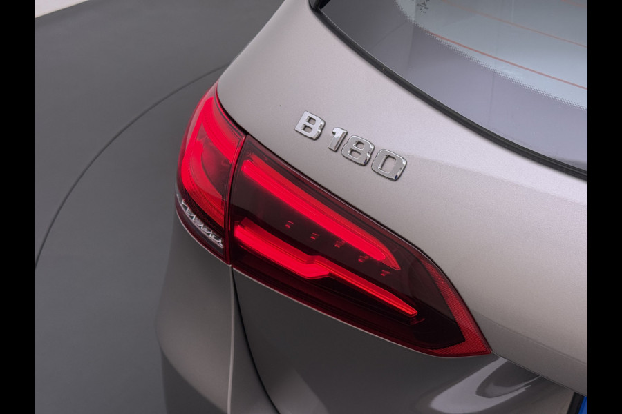 Mercedes-Benz B-Klasse 180 AMG line | Trekhaak Camera