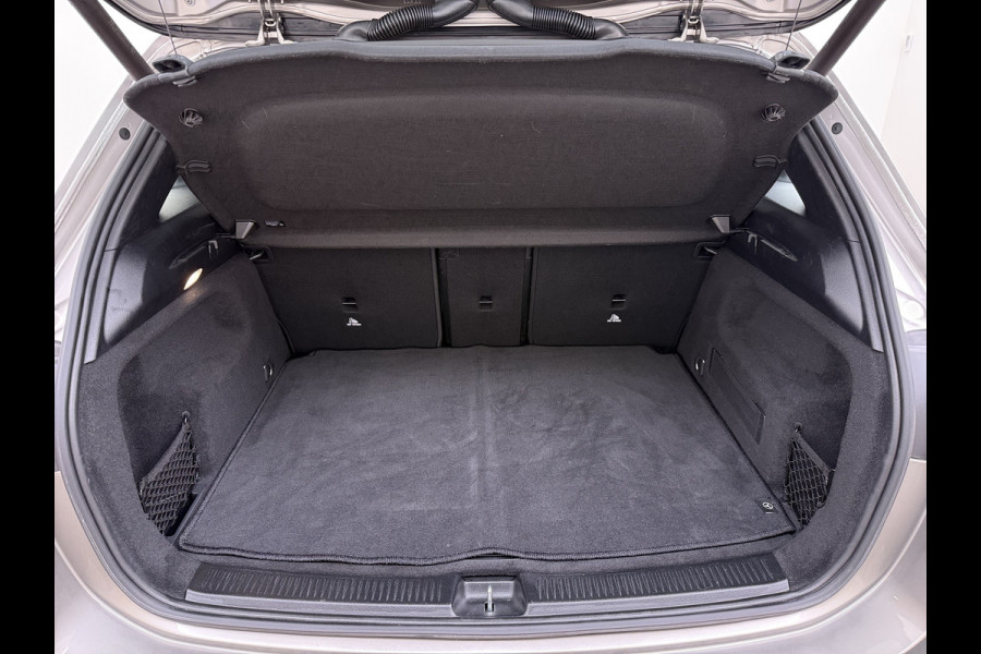 Mercedes-Benz B-Klasse 180 AMG line | Trekhaak Camera