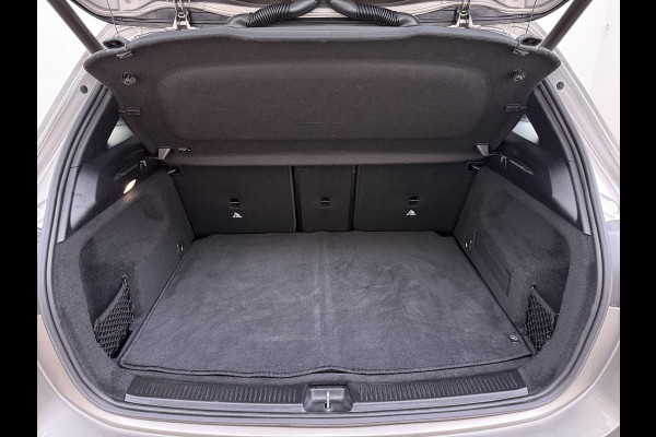 Mercedes-Benz B-Klasse 180 AMG line | Trekhaak Camera