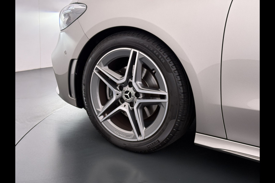 Mercedes-Benz B-Klasse 180 AMG line | Trekhaak Camera