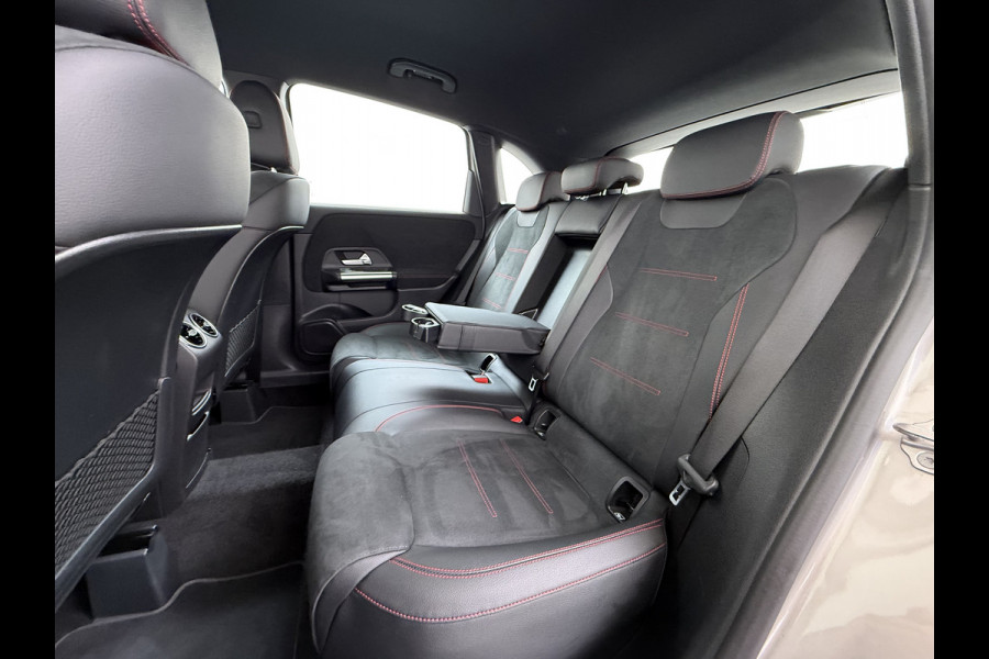 Mercedes-Benz B-Klasse 180 AMG line | Trekhaak Camera