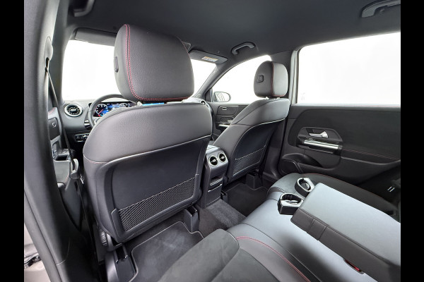 Mercedes-Benz B-Klasse 180 AMG line | Trekhaak Camera