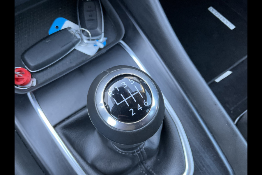 Nissan QASHQAI 1.3 MHEV N-Connecta Pano 360° Trekhaak Adaptive Cruise