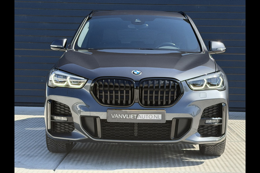 BMW X1 sDrive18i High Executive M SPORT / Navi / Camera / Leder / sfeer verlichting