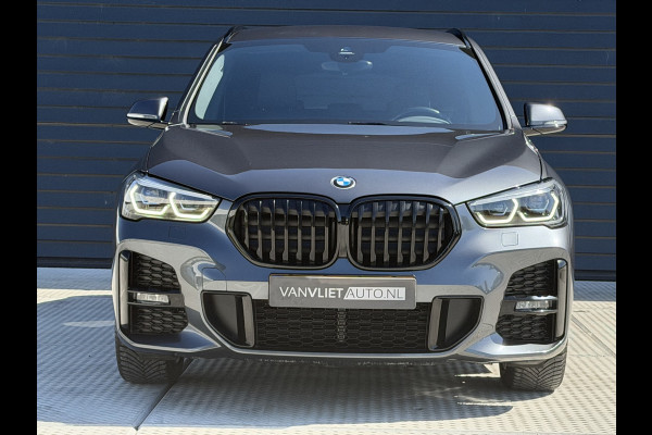 BMW X1 sDrive18i High Executive M SPORT / Navi / Camera / Leder / sfeer verlichting