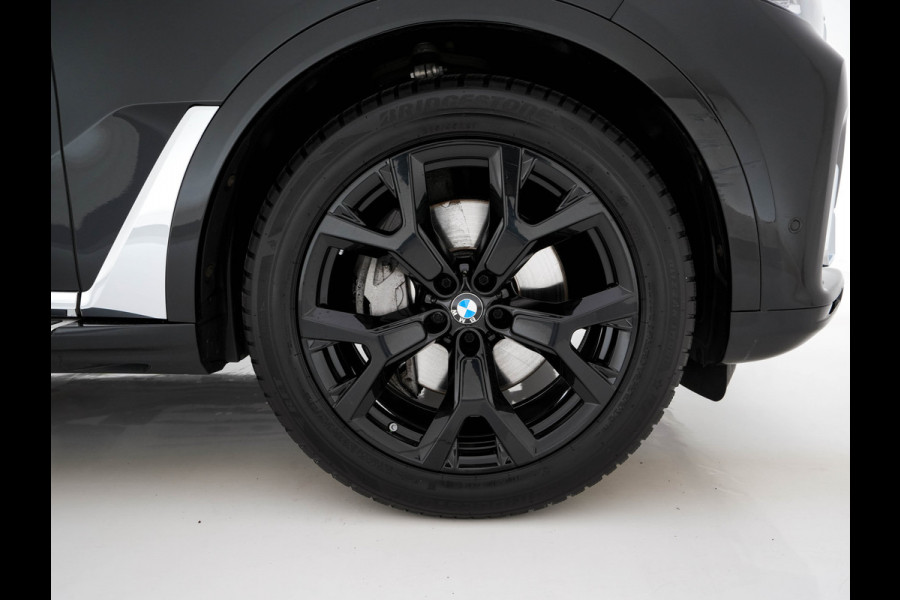BMW X7 xDrive40i High Executive [ 7-Pers. ] *PANO | LEATHER | LASER-LIGHT | HEAD-UP | ADAPTIVE-CRUISE | BLINDSPOT | SOFT-CLOSE | BOWERS&WILKINS | MEMORY-PACK | DIGI-COCKPIT | KEYLESS | DAB+ | CAMERA | HEATED-COMFORTSEATS | 20''ALU*