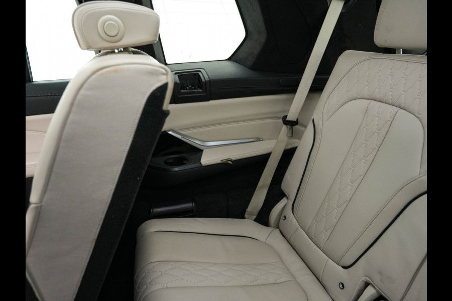 BMW X7 xDrive40i High Executive [ 7-Pers. ] *PANO | LEATHER | LASER-LIGHT | HEAD-UP | ADAPTIVE-CRUISE | BLINDSPOT | SOFT-CLOSE | BOWERS&WILKINS | MEMORY-PACK | DIGI-COCKPIT | KEYLESS | DAB+ | CAMERA | HEATED-COMFORTSEATS | 20''ALU*