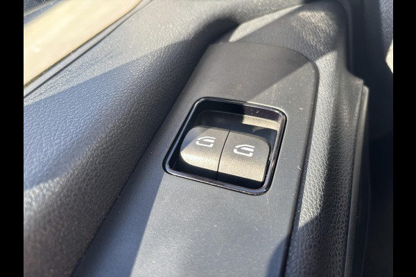 Mercedes-Benz Sprinter 311 2.2 CDI*ECC*3-PERS*BAKWAGEN*LAADKLEP*