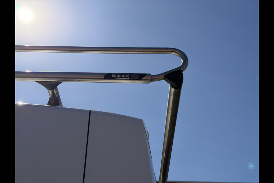 MAN TGE 35 2.0 140pk Standaard automaat L2H2 Hoog / vaste prijs rijklaar € 24.950 ex btw / lease vanaf € 407 / airco / cruise / navi / camera / euro 6 / bpm vrij / imperial + trap / trekhaak !