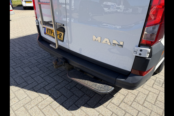 MAN TGE 35 2.0 140pk Standaard automaat L2H2 Hoog / vaste prijs rijklaar € 24.950 ex btw / lease vanaf € 407 / airco / cruise / navi / camera / euro 6 / bpm vrij / imperial + trap / trekhaak !