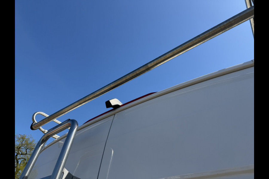 MAN TGE 35 2.0 140pk Standaard automaat L2H2 Hoog / vaste prijs rijklaar € 24.950 ex btw / lease vanaf € 407 / airco / cruise / navi / camera / euro 6 / bpm vrij / imperial + trap / trekhaak !