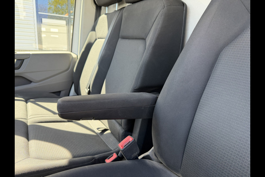 MAN TGE 35 2.0 140pk Standaard automaat L2H2 Hoog / vaste prijs rijklaar € 24.950 ex btw / lease vanaf € 407 / airco / cruise / navi / camera / euro 6 / bpm vrij / imperial + trap / trekhaak !