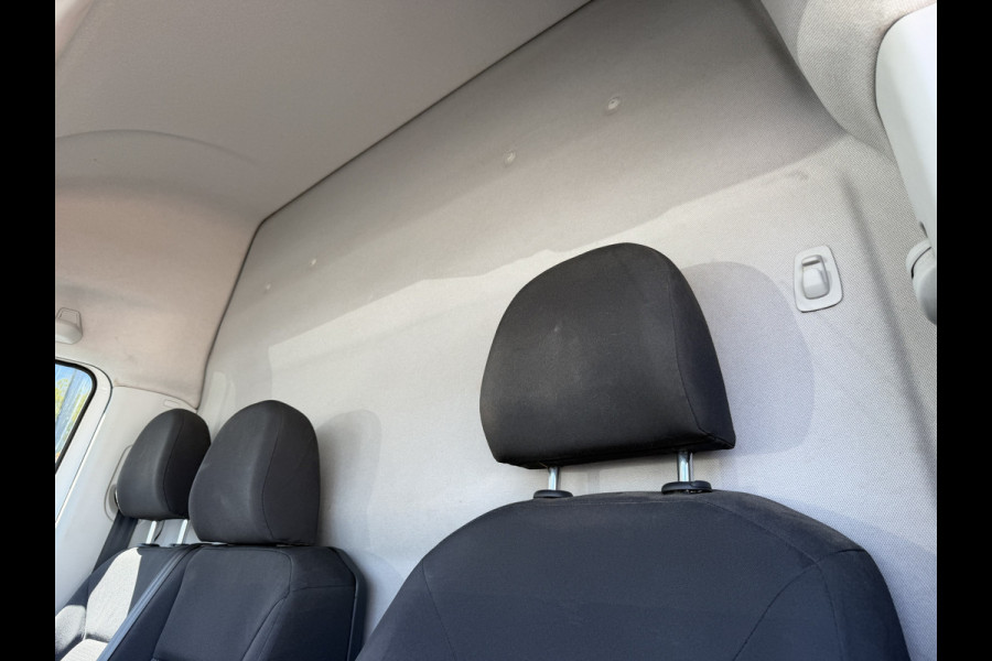 MAN TGE 35 2.0 140pk Standaard automaat L2H2 Hoog / vaste prijs rijklaar € 24.950 ex btw / lease vanaf € 407 / airco / cruise / navi / camera / euro 6 / bpm vrij / imperial + trap / trekhaak !