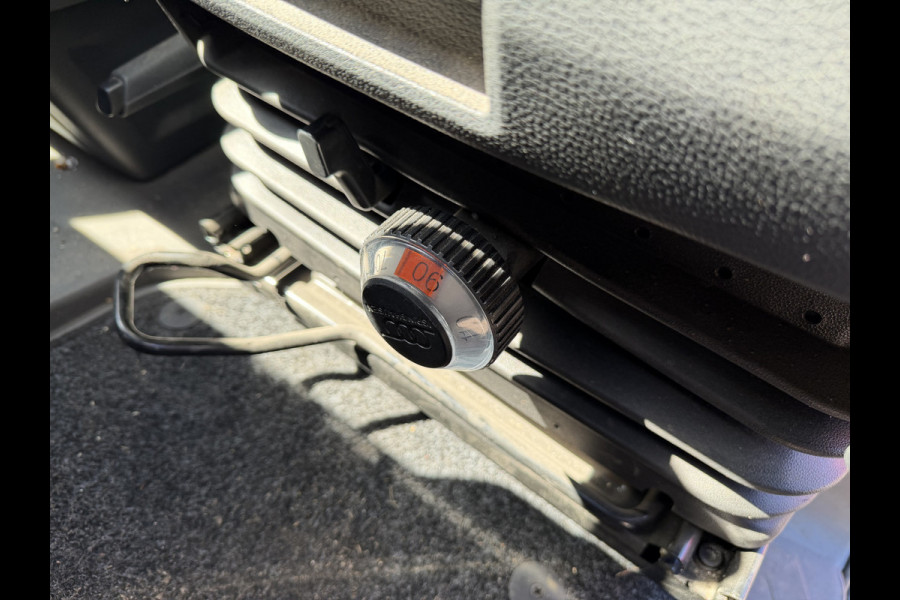 MAN TGE 35 2.0 140pk Standaard automaat L2H2 Hoog / vaste prijs rijklaar € 24.950 ex btw / lease vanaf € 407 / airco / cruise / navi / camera / euro 6 / bpm vrij / imperial + trap / trekhaak !