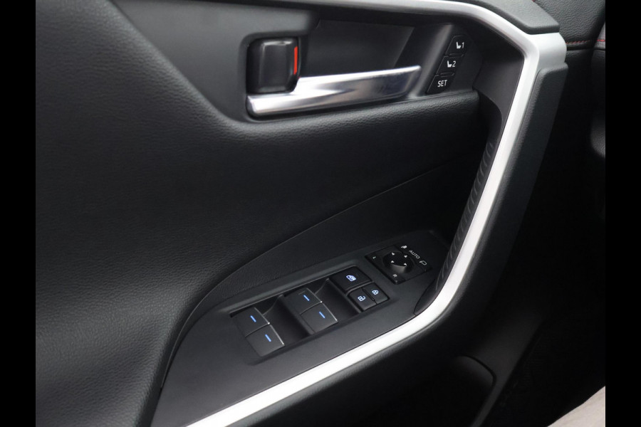 Toyota RAV4 2.5 Plug-in Hybrid AWD Bi-Tone Plus | 1500 KG trekgewicht | JBL Audio | Stoelverwarming & ventilatie | Memory Seats | Schuif-/Kanteldak | Navigatie