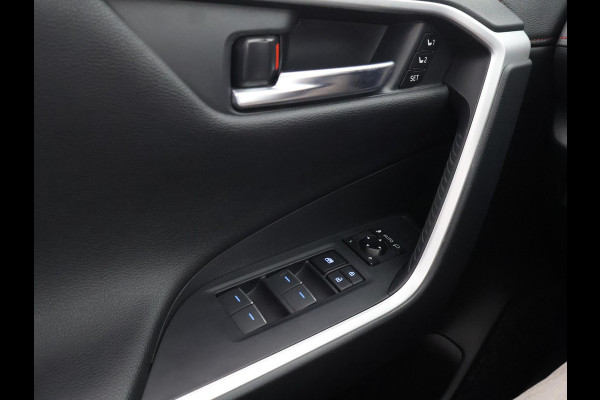 Toyota RAV4 2.5 Plug-in Hybrid AWD Bi-Tone Plus | 1500 KG trekgewicht | JBL Audio | Stoelverwarming & ventilatie | Memory Seats | Schuif-/Kanteldak | Navigatie