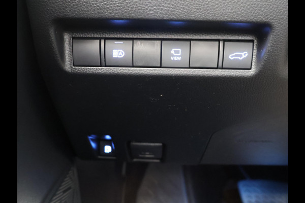 Toyota RAV4 2.5 Plug-in Hybrid AWD Bi-Tone Plus | 1500 KG trekgewicht | JBL Audio | Stoelverwarming & ventilatie | Memory Seats | Schuif-/Kanteldak | Navigatie