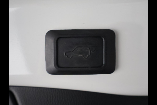 Toyota RAV4 2.5 Plug-in Hybrid AWD Bi-Tone Plus | 1500 KG trekgewicht | JBL Audio | Stoelverwarming & ventilatie | Memory Seats | Schuif-/Kanteldak | Navigatie