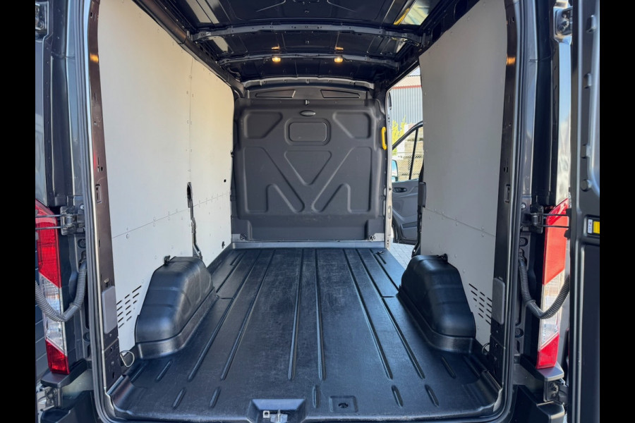 Ford Transit 310 2.0 TDCI L2H2 Trend | Trekhaak | Metallic | Cruise | Bluetooth | Airco | Laadvloer | Parkeersensoren | EURO6