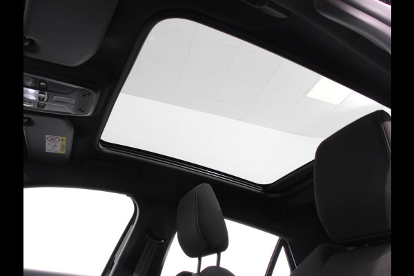 Opel Corsa 1.2 100pk Turbo Elegance Sky Panorama dak Stuurverwarming Climate control Cruise control LED Stoelverwarming Camera Navigatie Apple Carplay/ Android Auto