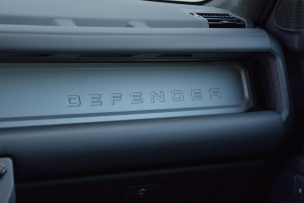 Land Rover Defender 4.4 P635 110 Octa